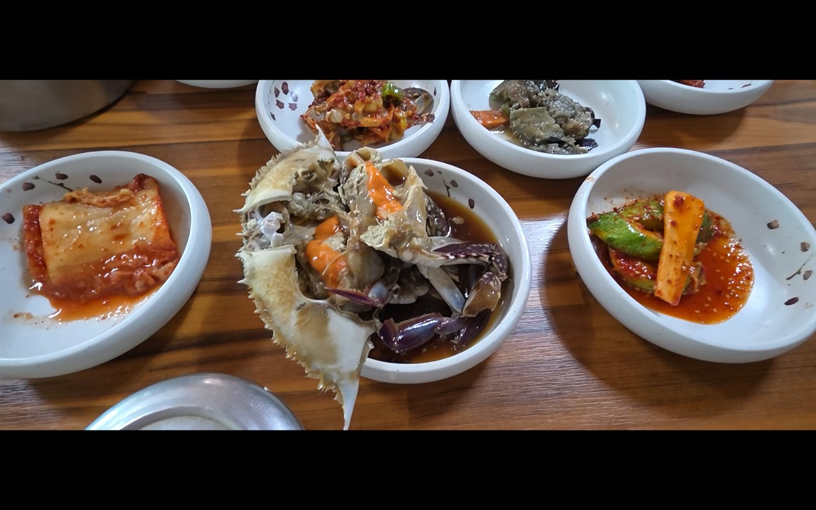 금호정의 간장게장과 반찬